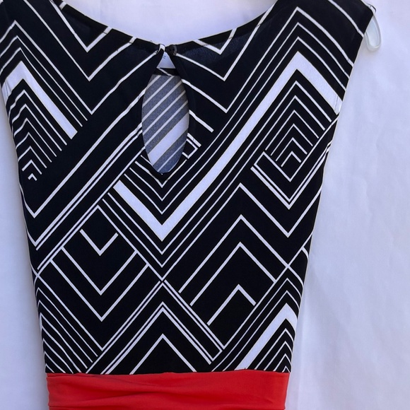 Chic Black & White Maxi Dress with Red Waist Tie – Size L - Picture 2 of 4